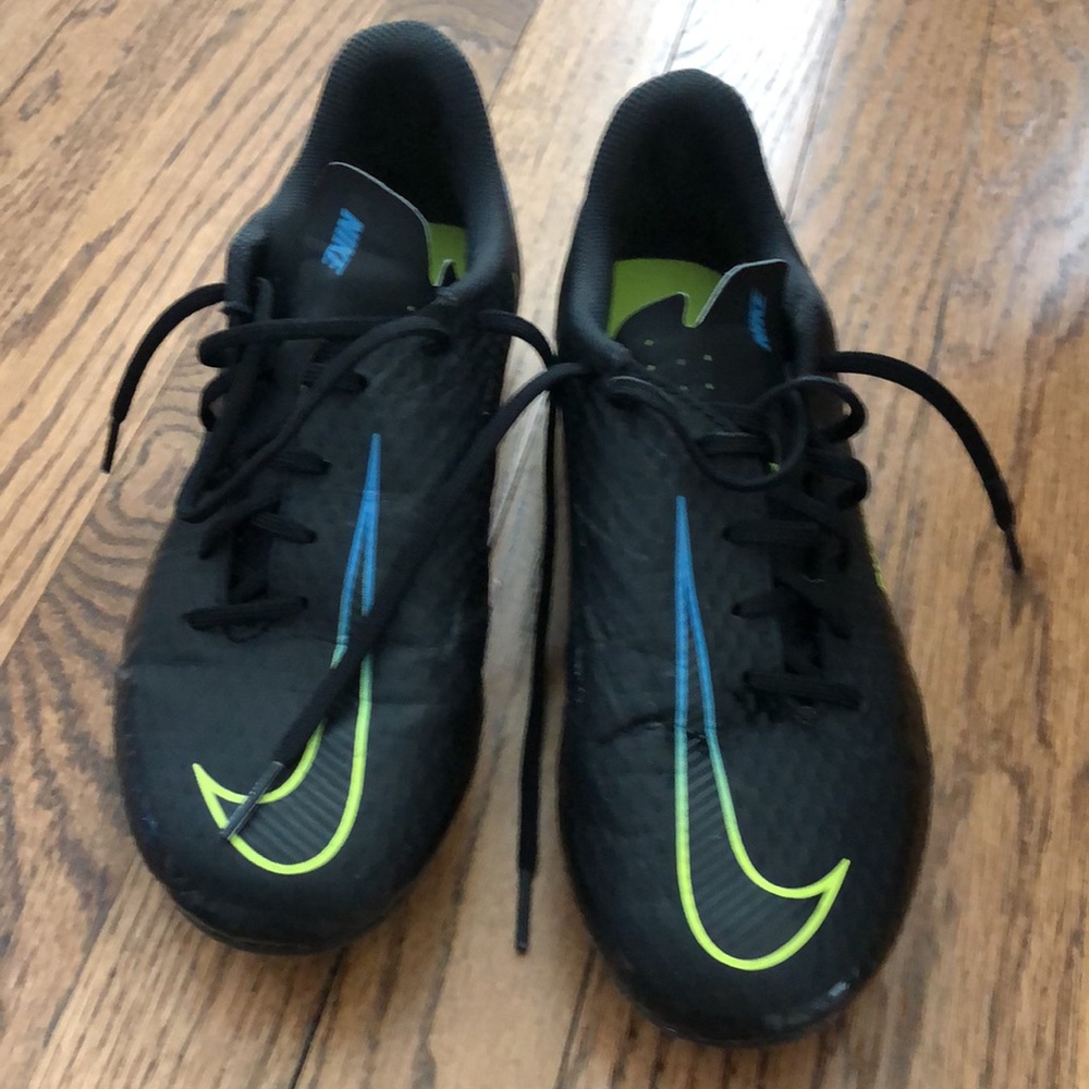 Nike Phantom 6 youth Soccer shoes worn twice